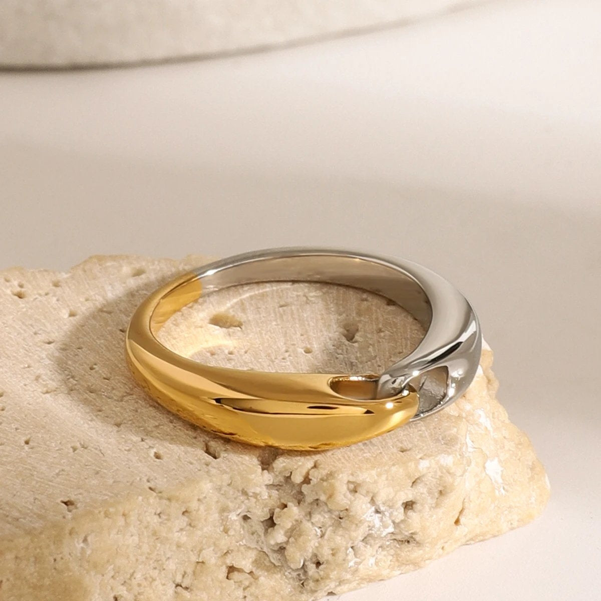 Gold & Silver Colorblock Chain Ring for Modern Style