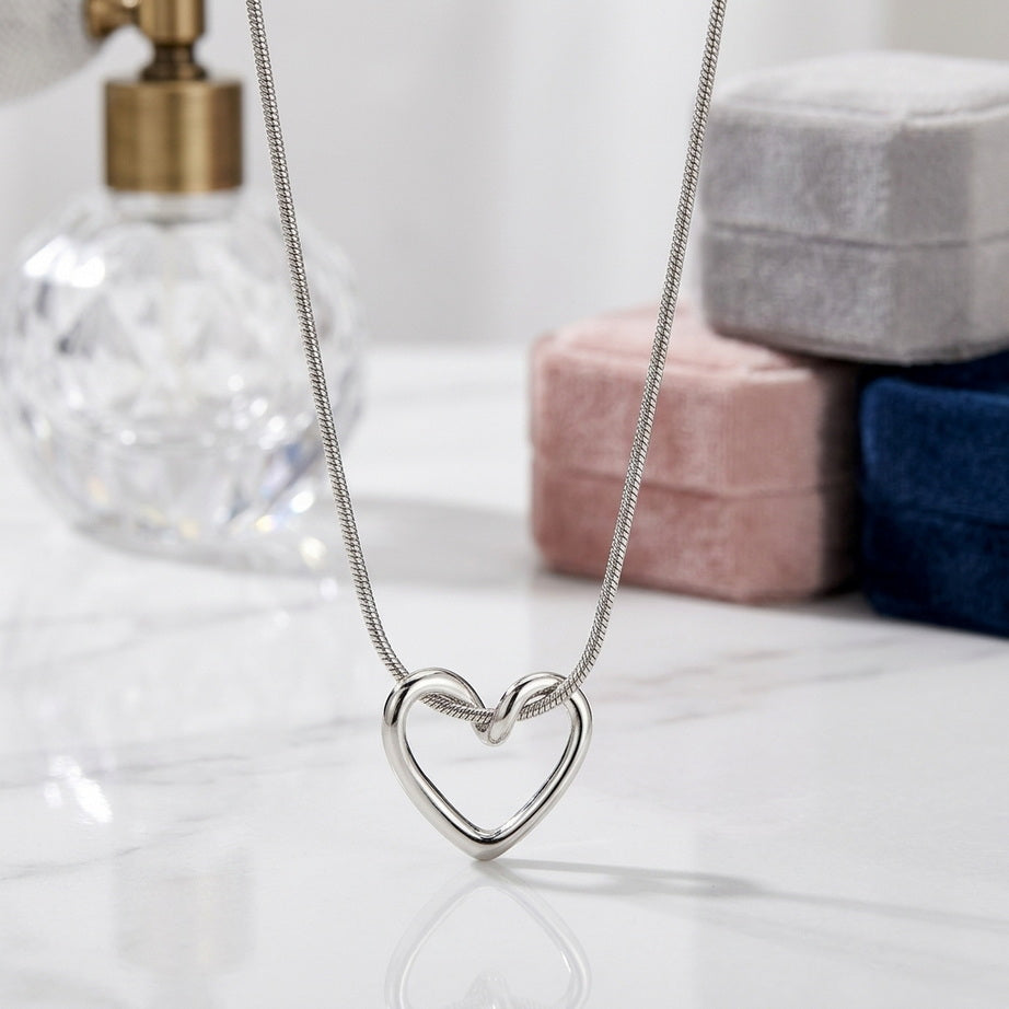 Chic Hollow Heart Necklace