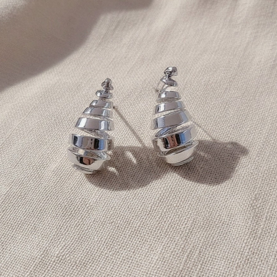 Glossy Teardrop Stud Earrings