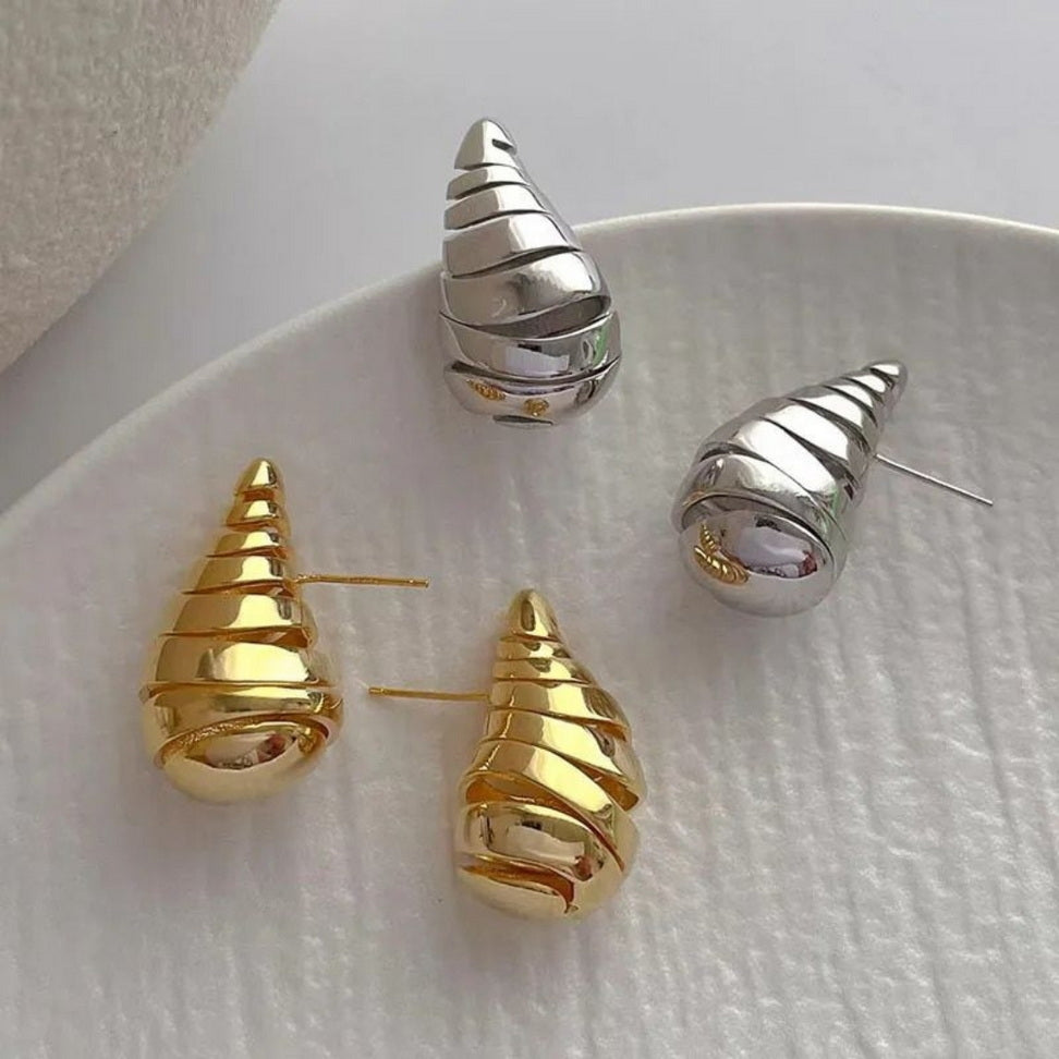 Glossy Teardrop Stud Earrings