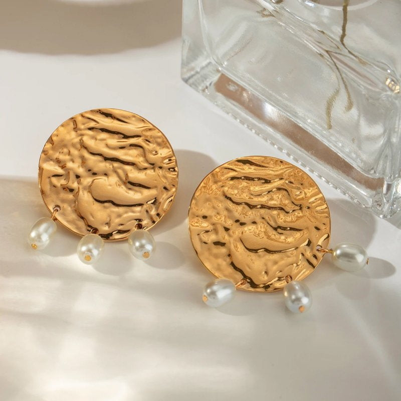 Retro Gold Hammered Pearl Earrings for Vintage Vibes