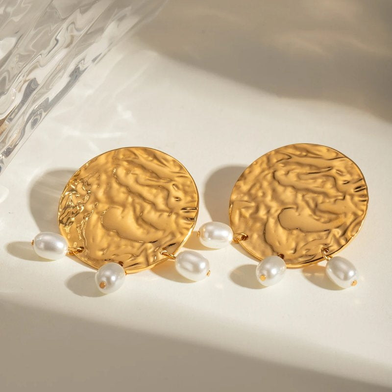 Retro Gold Hammered Pearl Earrings for Vintage Vibes