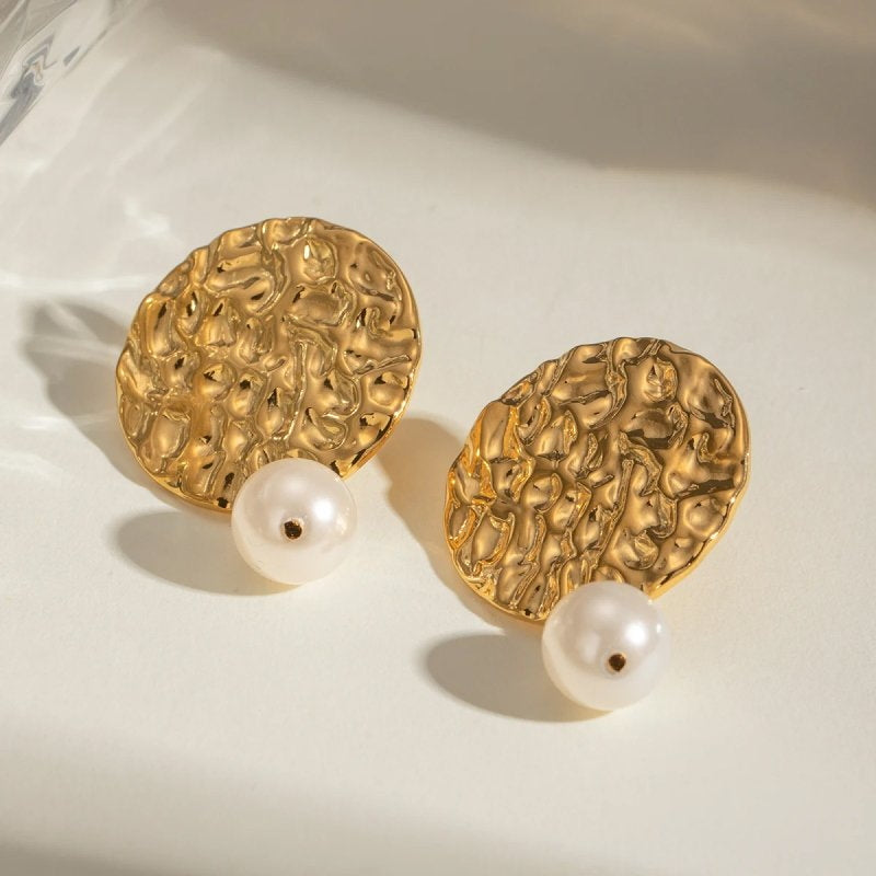 Retro Gold Hammered Pearl Earrings for Vintage Vibes