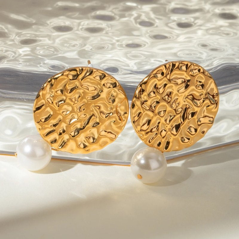 Retro Gold Hammered Pearl Earrings for Vintage Vibes